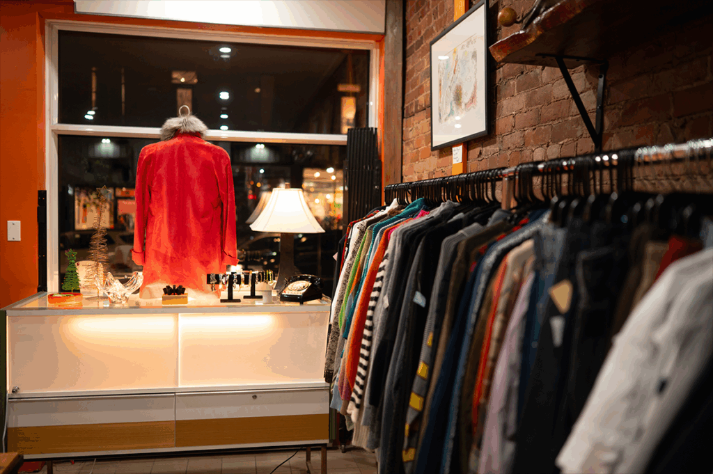 Vitrine de la Boutique Les Petits Frères sur l'avenue Fairmount Ouest