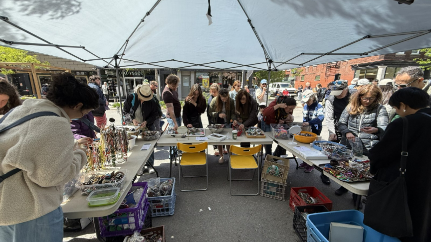 Les Boutiques Les Petits Frères s’animent cet été à Montréal : friperie solidaire, avenue piétonne et consommation responsable.